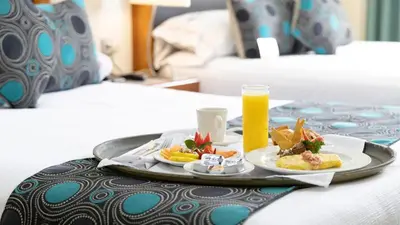 Comida en o cerca de este hotel