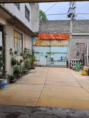 Edificio en el que se encuentra el hostal o pensión