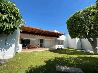 Jardín al aire libre en Casa Tabachin