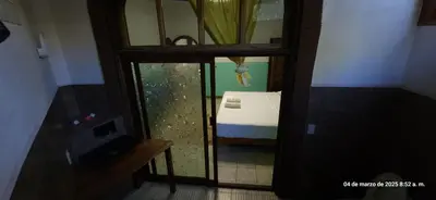 Una televisión o centro de entretenimiento en La casa del sueño