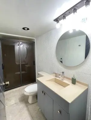 Un baño de Departamento con estacionamiento Del Valle