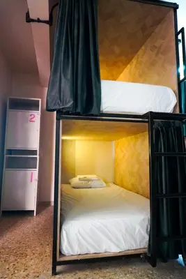 Cama o camas de una habitación en HOSTAL CHOCOLATE CALENDA