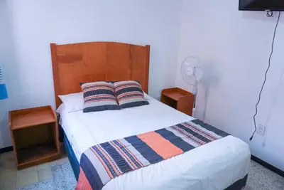 Cama o camas de una habitación en HOSTAL CHOCOLATE CALENDA