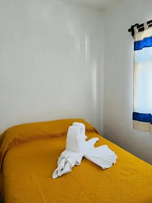 Cama o camas de una habitación en Hostal Gautamas Guest rooms, hostal para viajeros,backpackers hostel