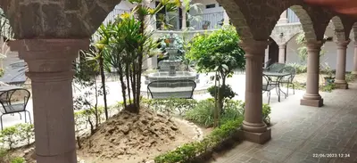 Jardín al aire libre en Hotel Sevilla Perote