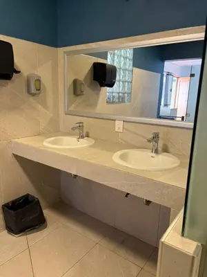 Un baño de Paulina Youth Hostel
