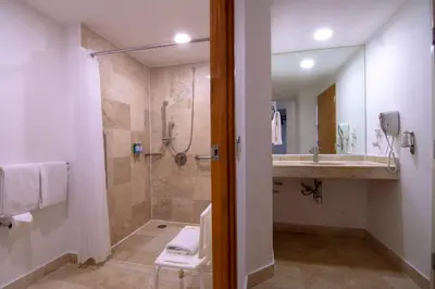 Un baño de One Coatzacoalcos Forum