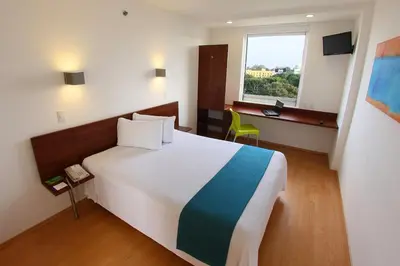 Cama o camas de una habitación en One Xalapa Las Animas