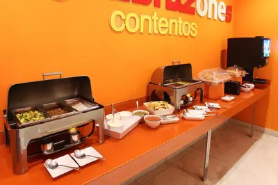 Comida en o cerca de este hotel
