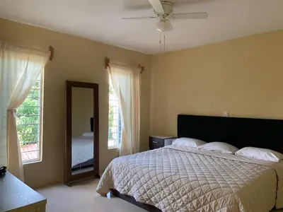 Cama o camas de una habitación en Departamento completo, cómodo y cerca del aeropuerto