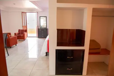 Una televisión o centro de entretenimiento en Hotel Posada Del Parque