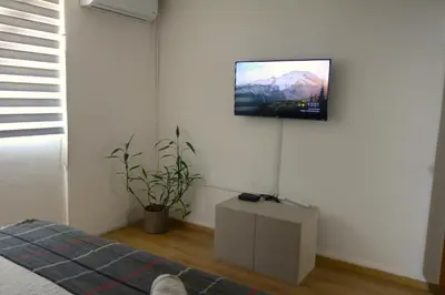 Una televisión o centro de entretenimiento en Pino Apartment