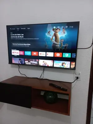 Una televisión o centro de entretenimiento en Cómodo & confortable apartamento. 5 minutos del aeropuerto