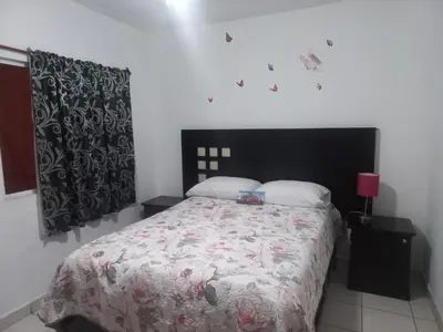 Cama o camas de una habitación en Cómodo & confortable apartamento. 5 minutos del aeropuerto