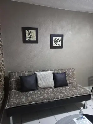 Zona de estar de Cómodo & confortable apartamento. 5 minutos del aeropuerto