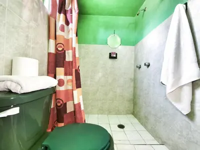 Un baño de Nice bedroom at 5 min Mexico City Airport T1 & T2