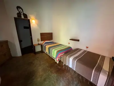 Cama o camas de una habitación en One Love Hostal Puerto Escondido