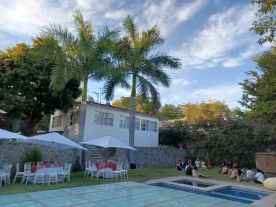 Piscina en o cerca de Quinta las flores de Elizondo