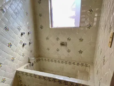 Un baño de Linda Villa al lado del Club de Tenis