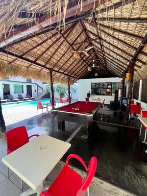 Un restaurante o sitio para comer en Hotel Aqualuna Cyclops