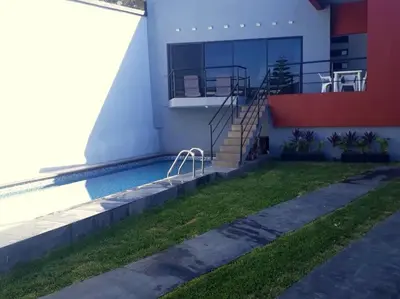 Piscina en o cerca de Casa Hogareña las estacas