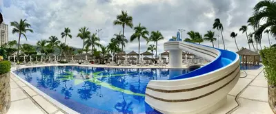 Piscina en o cerca de Depa de Lujo frente a Playa en Bahía de ACA - Sin Daños por OTIS-JOHN