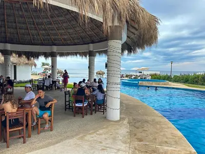 Clientes alojados en New Modern Acapulco Diamante House Getaway with Pool View and Beach Club