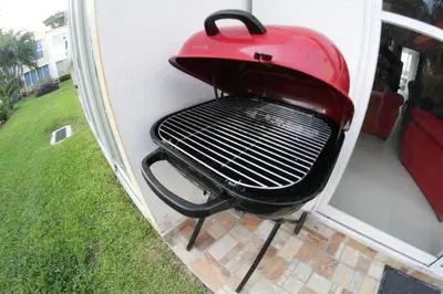 Barbacoa disponible para clientes en la casa o chalet