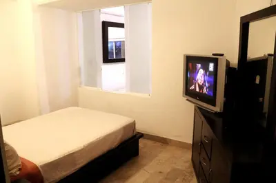Una televisión o centro de entretenimiento en Luxurious Apartment, Oceanfront, spectacular view