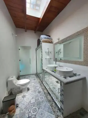 Un baño de Casa Tamarindo