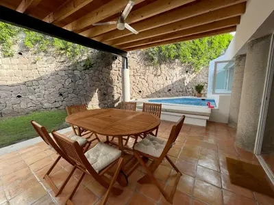 Un patio o zona al aire libre en Casa Golondrina
