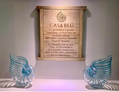 Certificado, premio, señal o documento que está expuesto en Casa Blú Huatulco