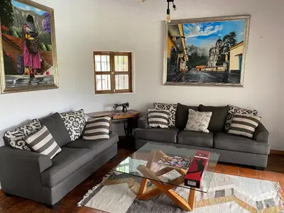 Zona de estar de Casa FRIDA en Pueblo Mágico de Tepoztlán Morelos