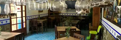 Un restaurante o sitio para comer en Hostal Plaza Central