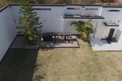Jardín al aire libre en Casa con Alberca adentro cerca de Las Estacas