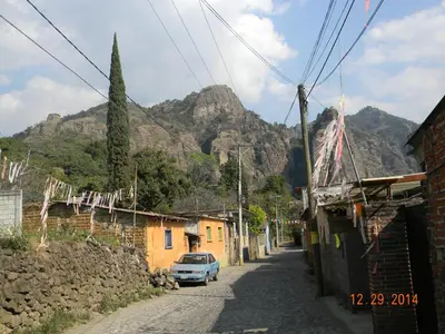 Vista general de una montaña o vista desde la posada u hostería
