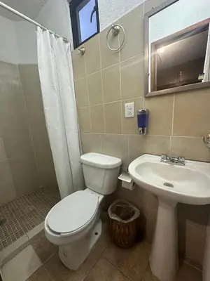 Un baño de Hotel Na-anché Aeropuerto