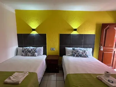 Cama o camas de una habitación en Hotel Capri Playa a una calle de la Playa Regatas