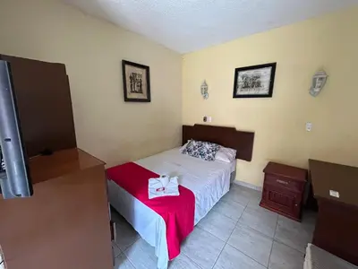 Cama o camas de una habitación en Hotel Capri Playa a una calle de la Playa Regatas