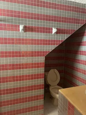 Un baño de Hotel Capri Playa a una calle de la Playa Regatas