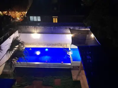 Piscina en o cerca de Casa Chikatana un lugar familiar y elegante a pasos de la playa Bacocho
