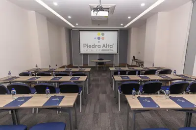 Zona business o sala de conferencias en Hoteles Piedra Alta by De Los Perez