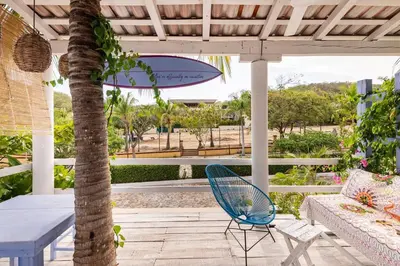 Jardín al aire libre en Palm House - Tropical casita by Surf and Beach