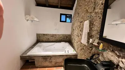Un baño de La Peña Hotel Boutique & SPA