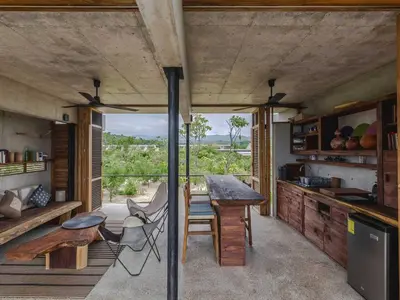 Una cocina o zona de cocina en Casa María, cerca de Casa Wabi y Hotel Terrestre