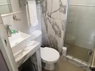 Un baño de Coyotito Beds Coyoacan Confort y flexibilidad