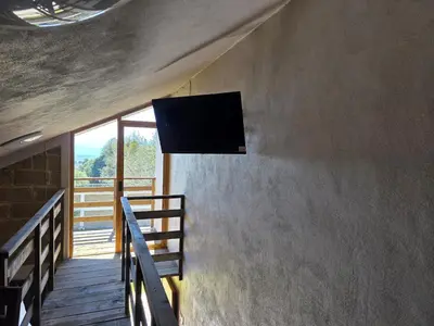 Una televisión o centro de entretenimiento en Cabañas El Marqués Zacatlán con Starlink