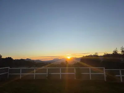 Amanecer o atardecer desde el chalet de montaña o alrededores
