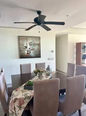 Zona de estar de Isla Residences, frente al mar.