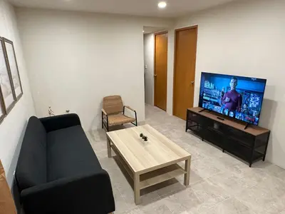 Una televisión o centro de entretenimiento en Departamentos Flamboyant